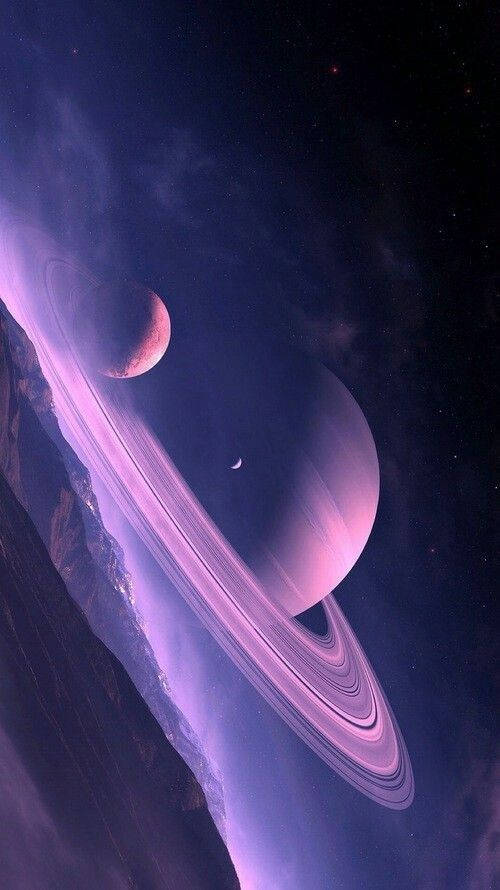 繁星宇宙中的紫色環狀行星與月亮