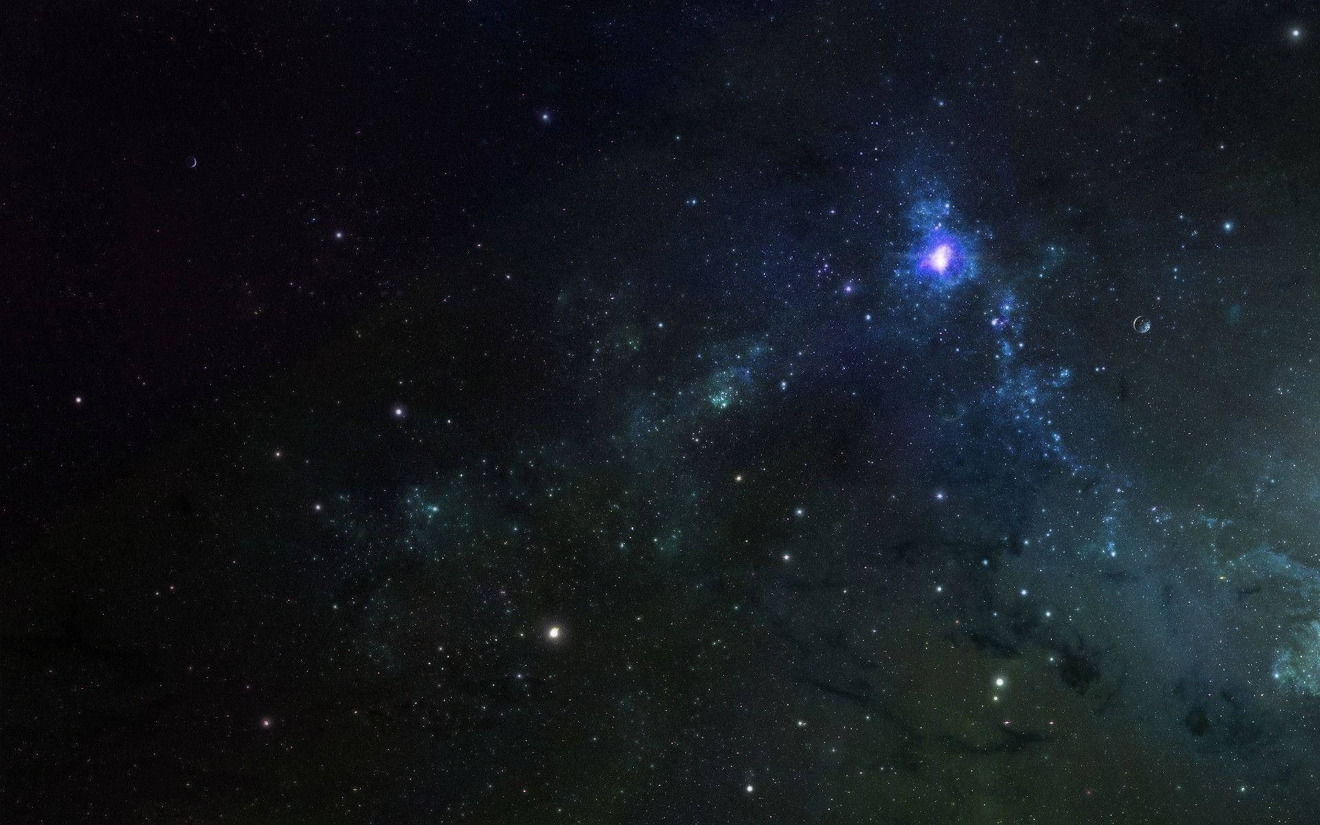 在深空中，無數星辰之間閃耀著鮮豔的藍紫色星雲。