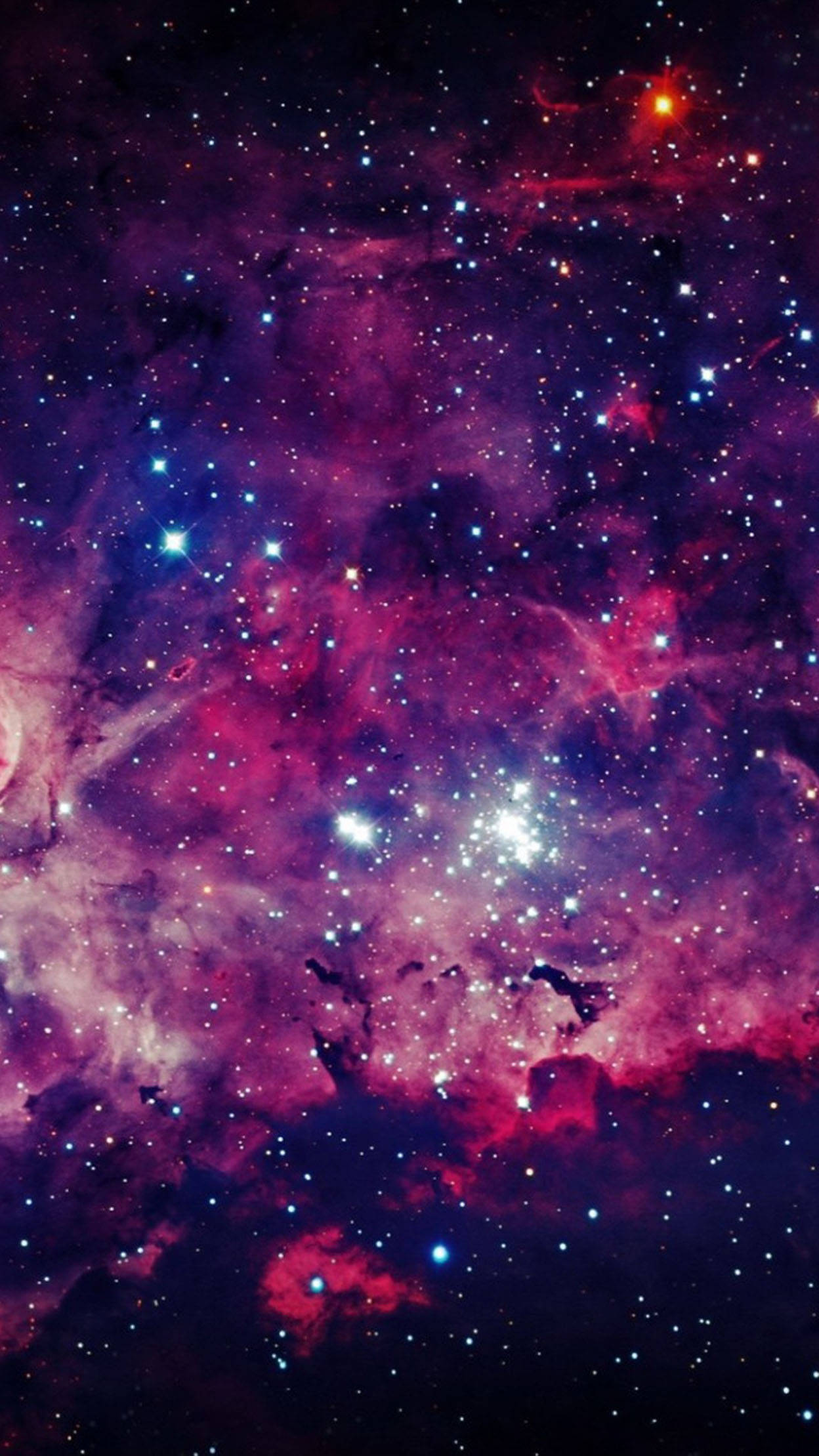 紫色星雲潮流 iPhone 壁紙 — 一個充滿活力的宇宙星雲，在深邃的太空背景下，旋轉著洋紅色和靛藍色的雲團，點綴著燦爛的星星。