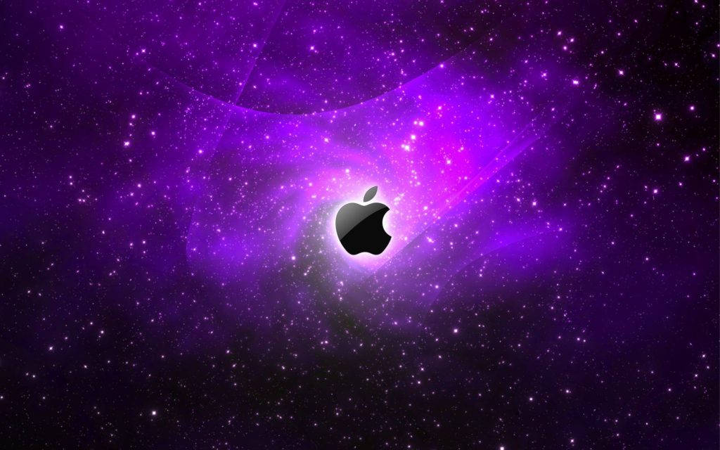 Apple標誌在紫色星空宇宙星雲中發光。