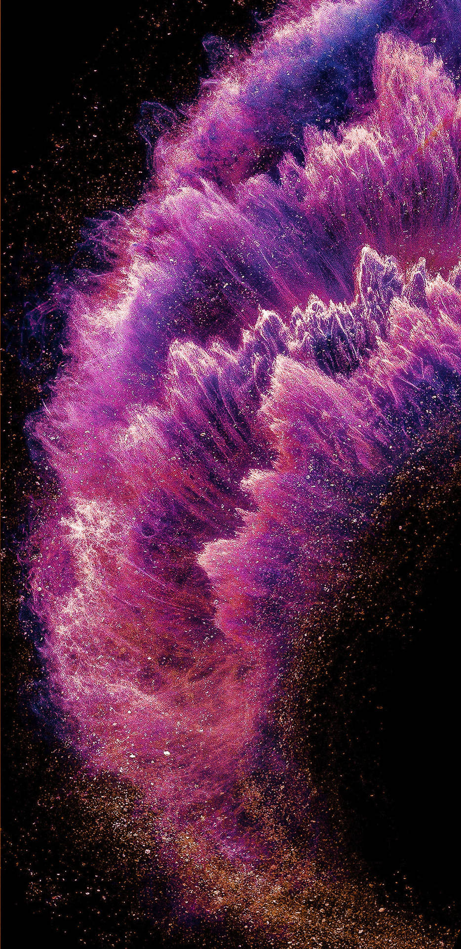 深空中帶有發光星星的充滿活力的紫色宇宙星雲。