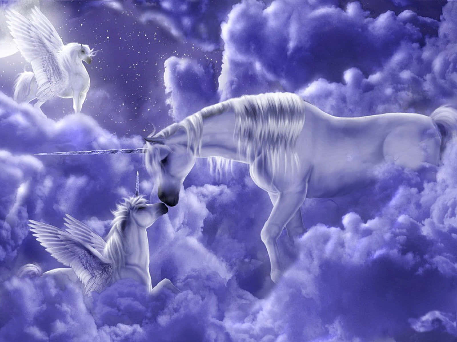 一頭白色獨角獸和一匹有翼的馬在魔法天空中飛過紫色雲層。