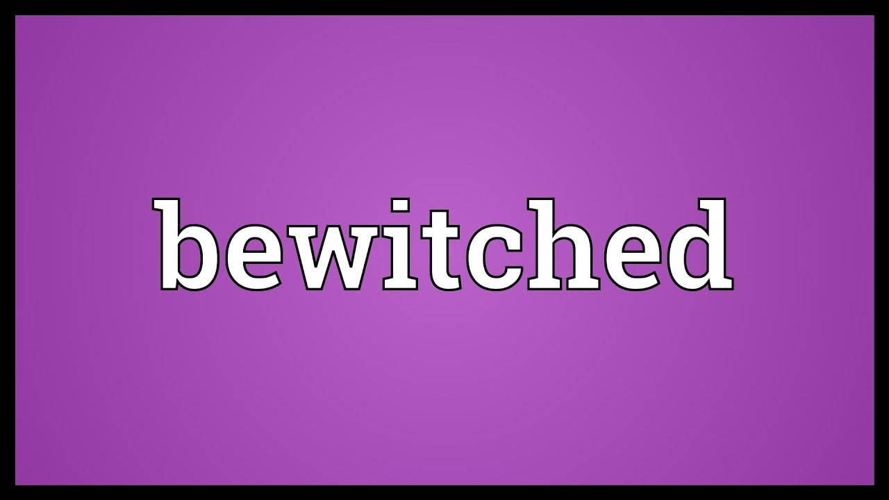 紫色背景上以白色粗體字體顯示的單詞「bewitched」。