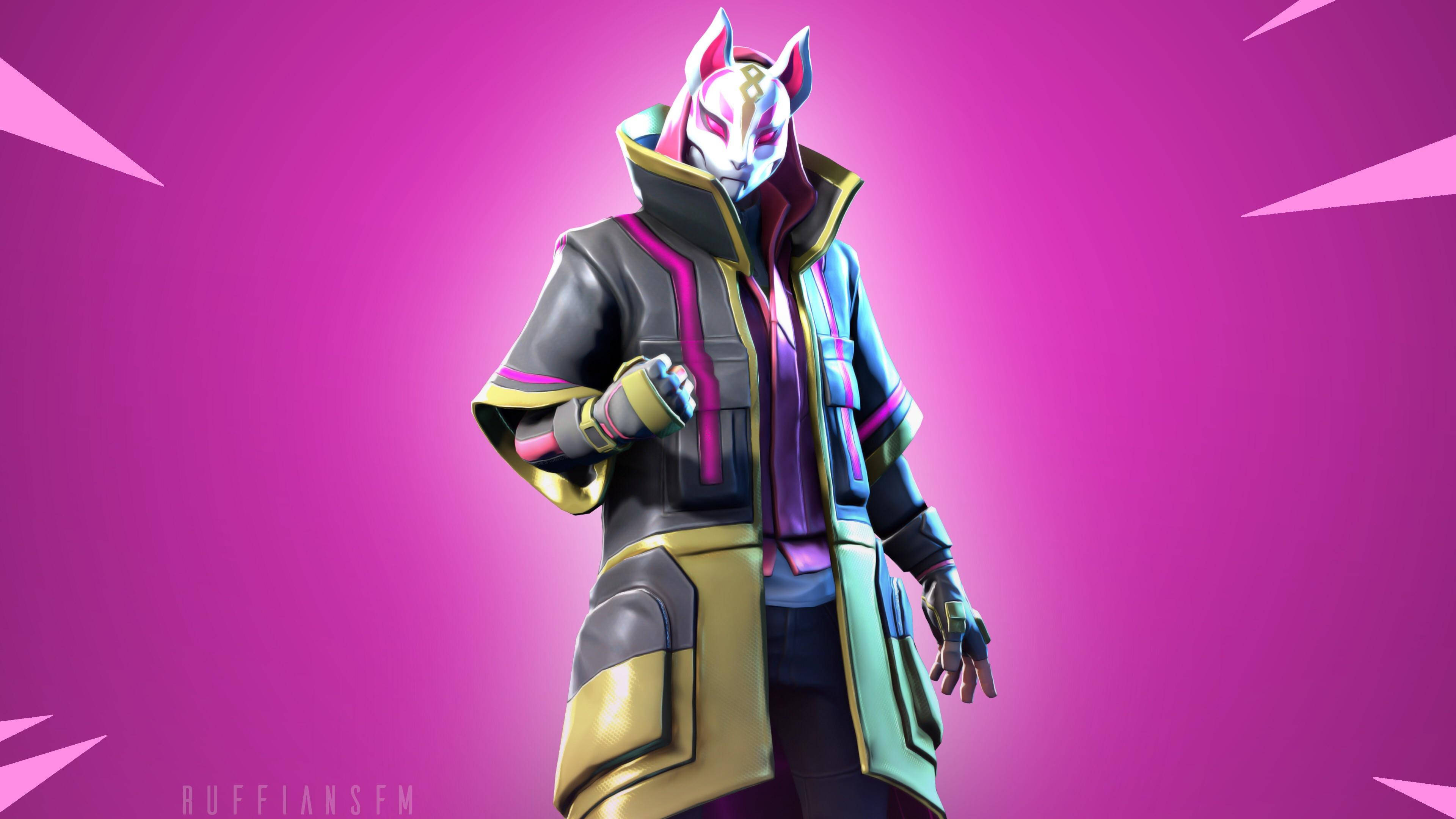 紫色背景戴面具的 Drift Fortnite 壁紙 — 一個風格化的狐狸面具角色，穿著未來主義外套，自信地站在帶有幾何裝飾的鮮豔粉紅色背景前。