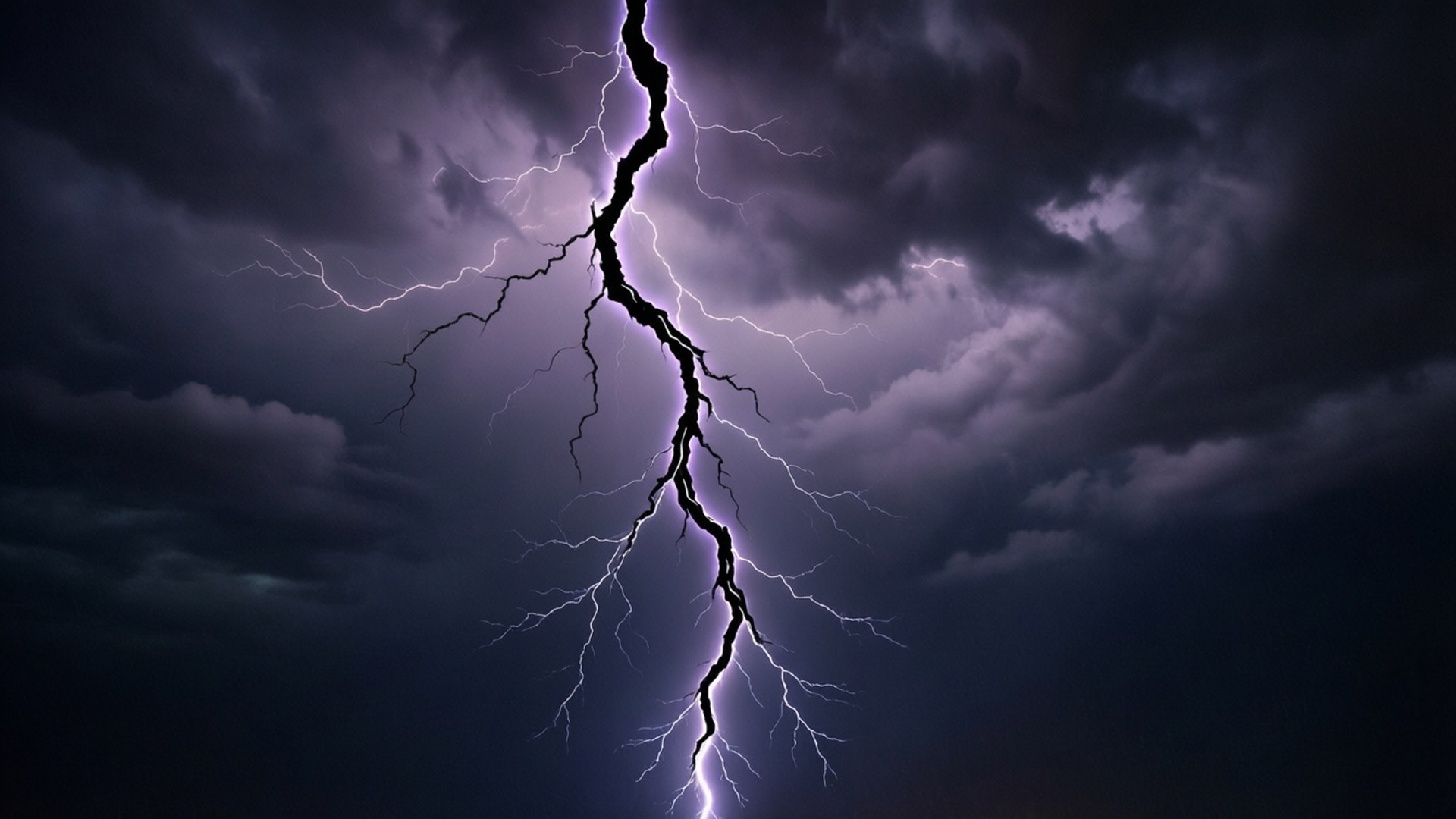 強大的閃電照亮了黑暗的暴風雨天空。