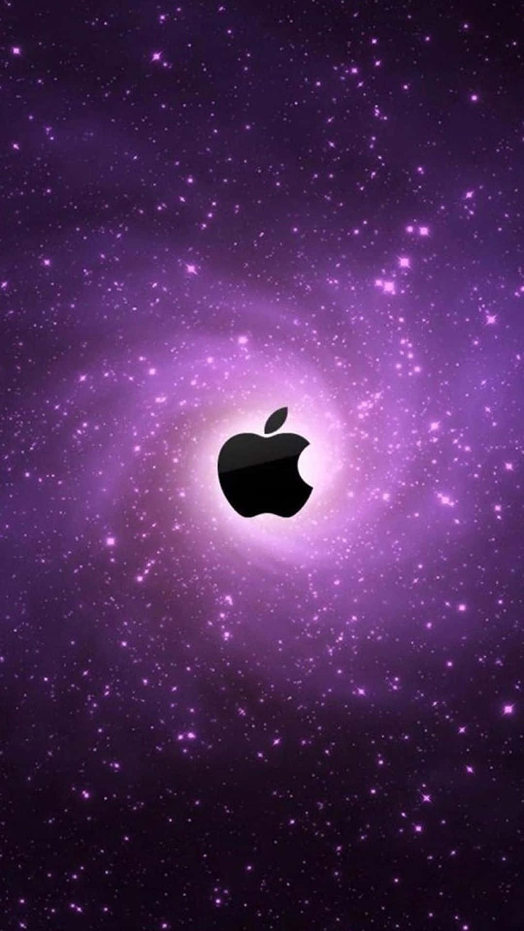 黑色Apple標誌在紫色星空背景上。