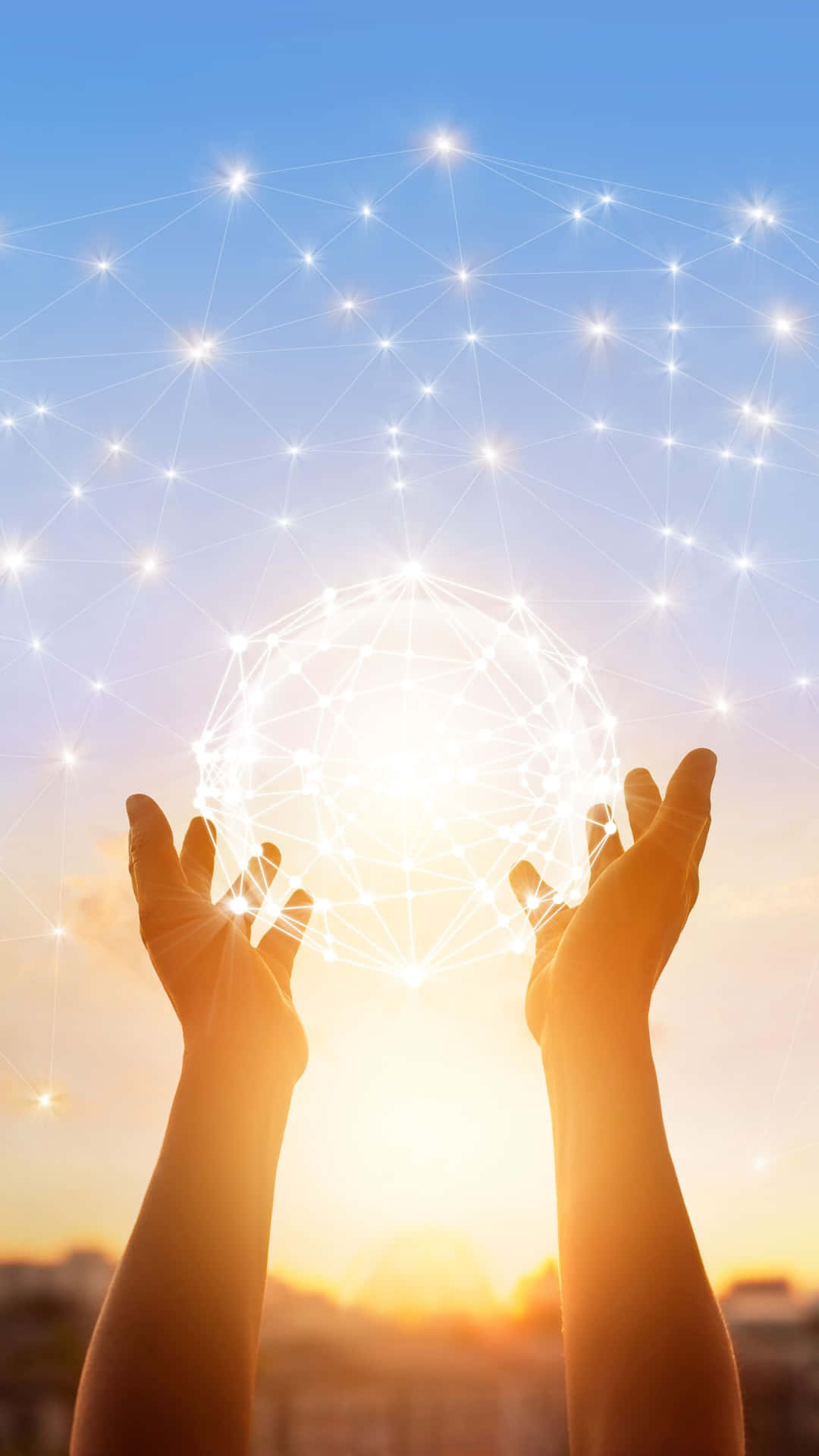 日落時分，手伸向一個發光的數碼星星地球儀。