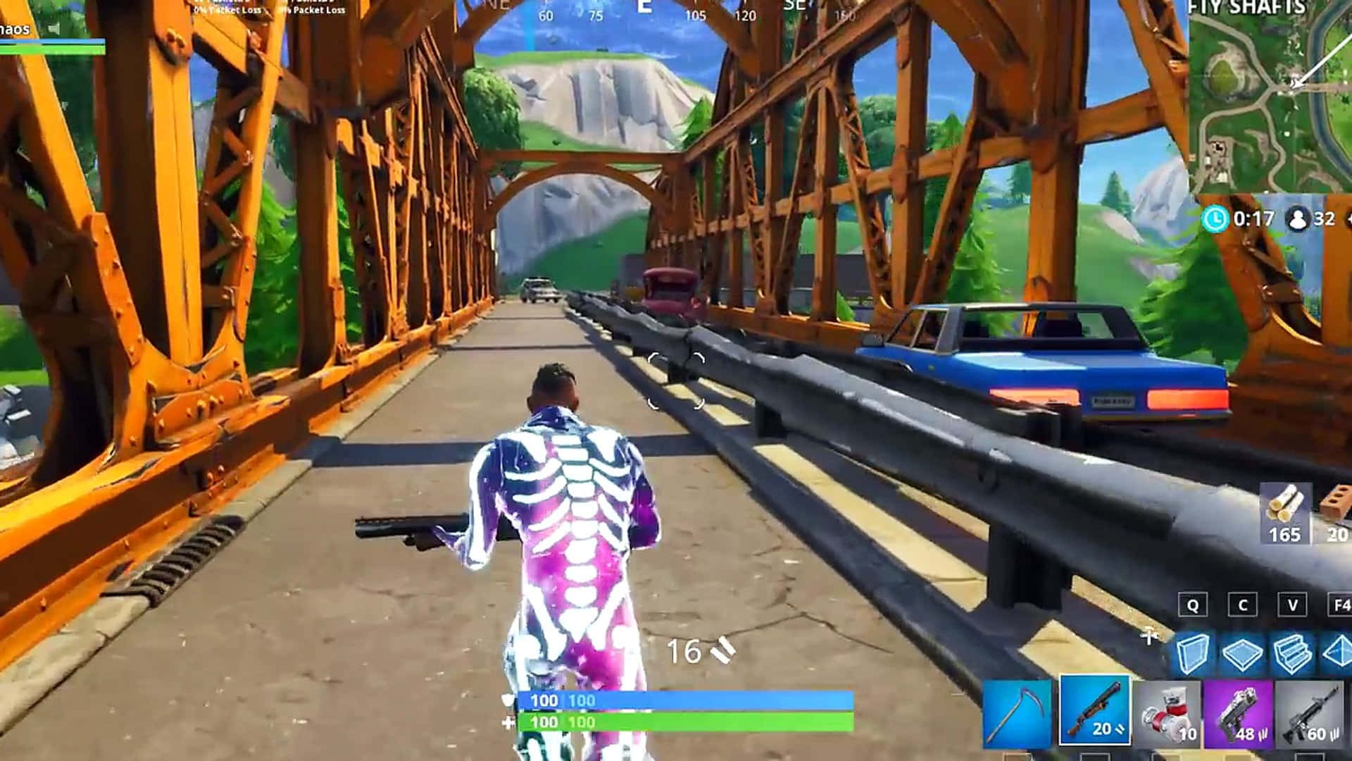穿著骷髏皮膚的玩家在Fortnite中跑過一條生鏽的橙色橋樑。