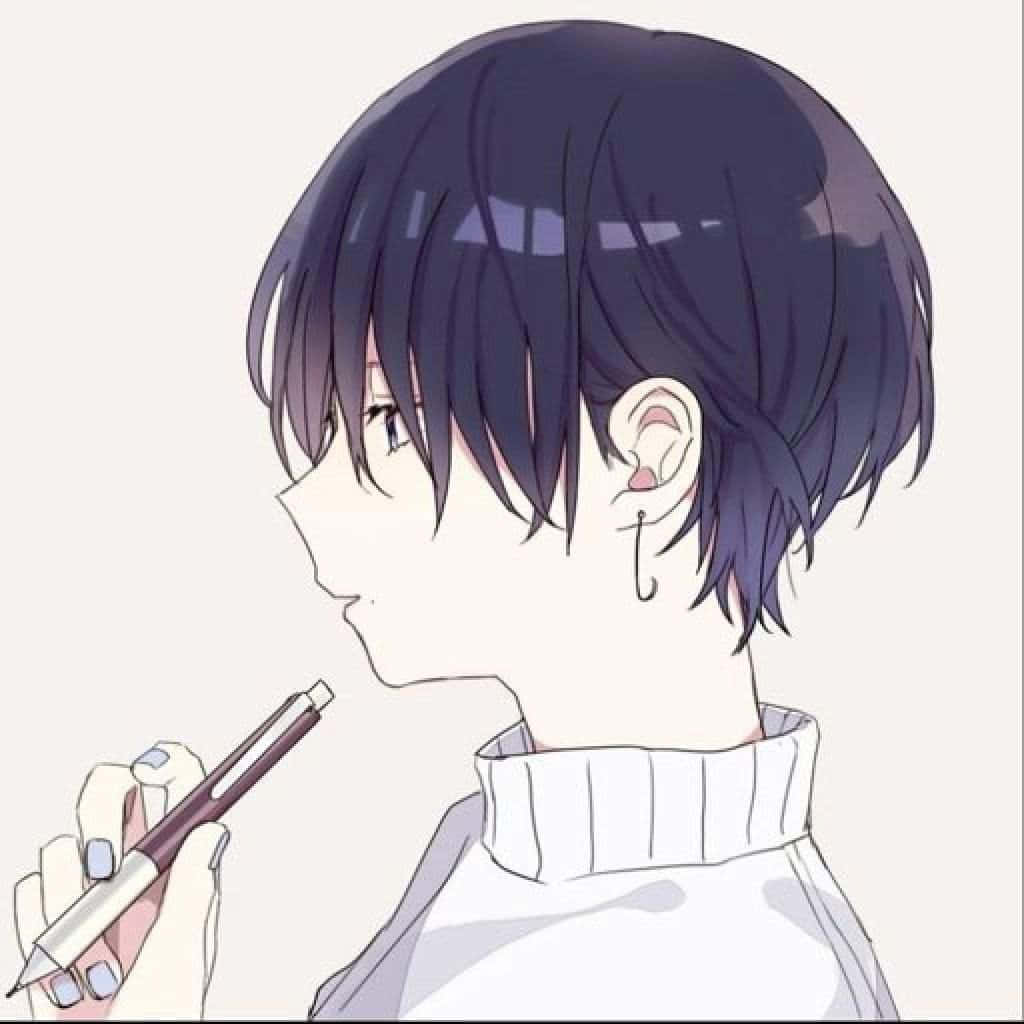 深色頭髮、戴耳環的動漫角色側面握筆。