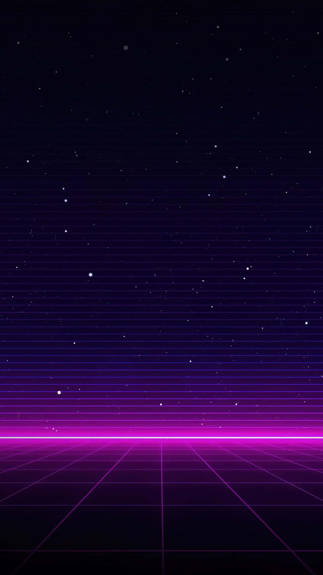 紫黑賽車風格背景 壁紙 — 一個復古未來風格的網格地板在星空下閃爍著霓虹紫色線條和水平數位條紋。