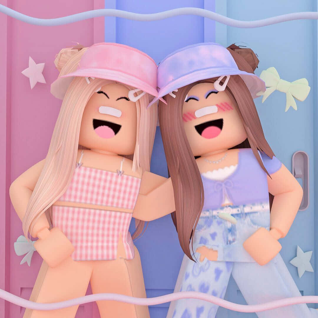 「結交新朋友，但珍惜老友——與Roblox BFF一起玩！」 壁紙 — 兩個快樂的 Roblox 頭像穿著粉彩服裝，在帶有星星裝飾的粉紅色和藍色門前一起大笑。