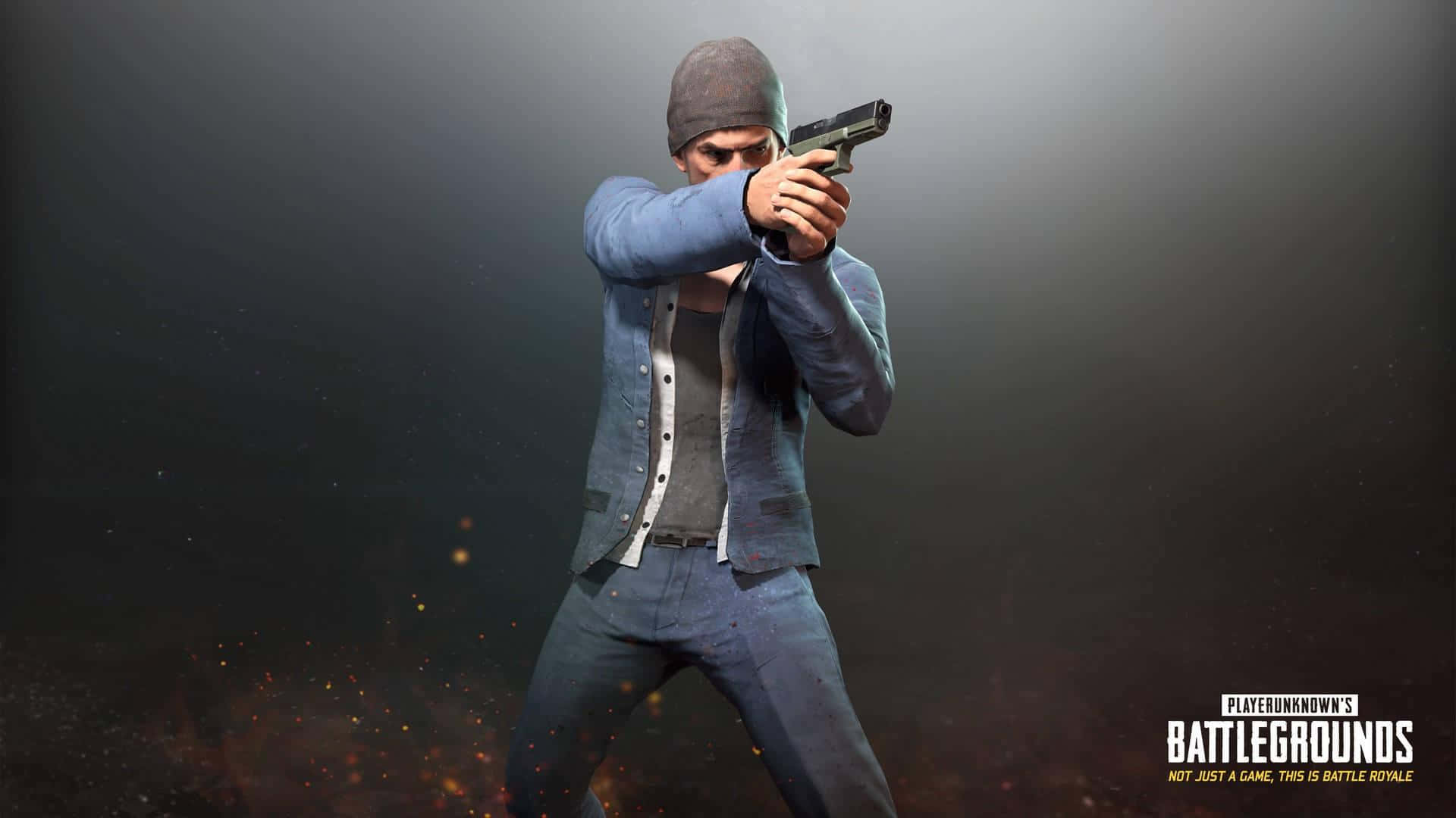 《絕地求生》熱門大逃殺遊戲中的戰鬥瞬間 壁紙 — 在PUBG中，一名玩家在煙霧瀰漫的黑暗背景下，專注地瞄準手槍，周圍有發光的餘燼。