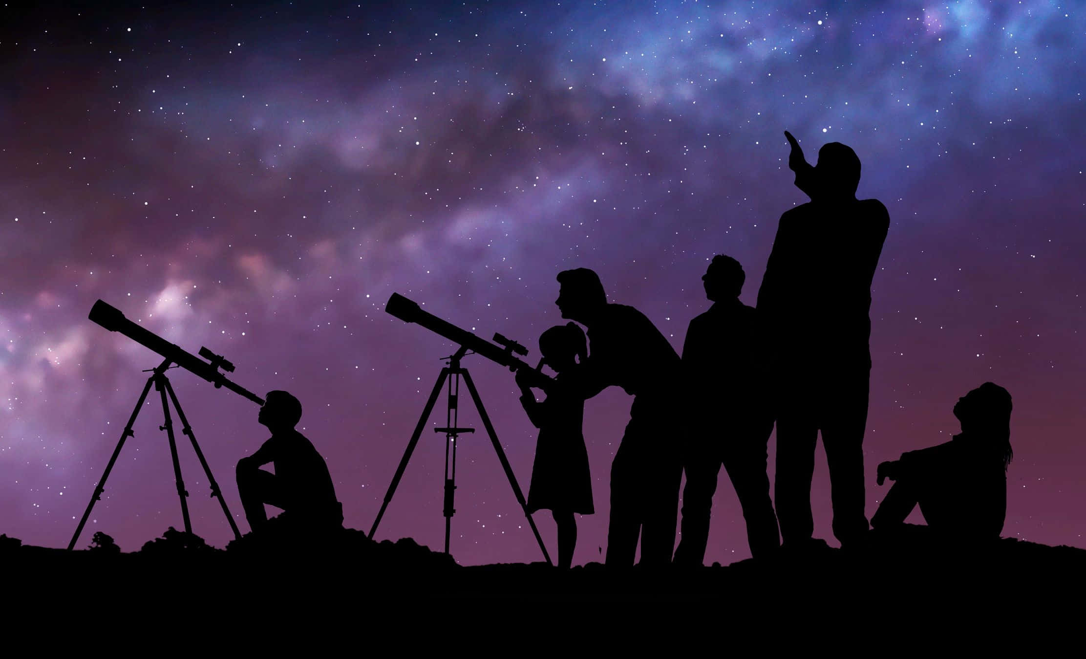 絕美的繁星夜景 壁紙 — 剪影家庭用望遠鏡觀星，背景是充滿活力的紫色和藍色星空夜空。