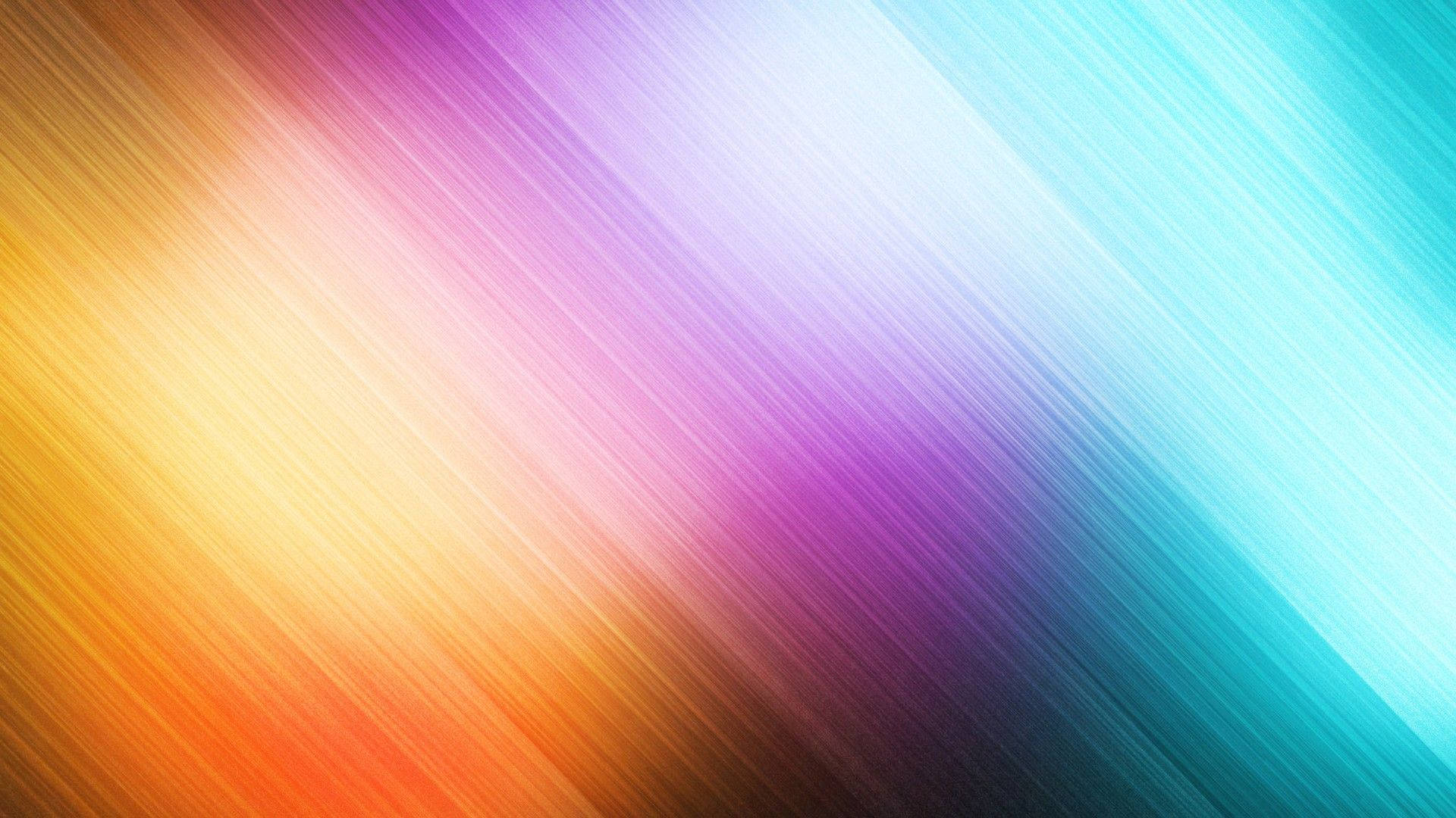 帶有對角線條紋的抽象彩色漸變，融合了暖色和冷色調。