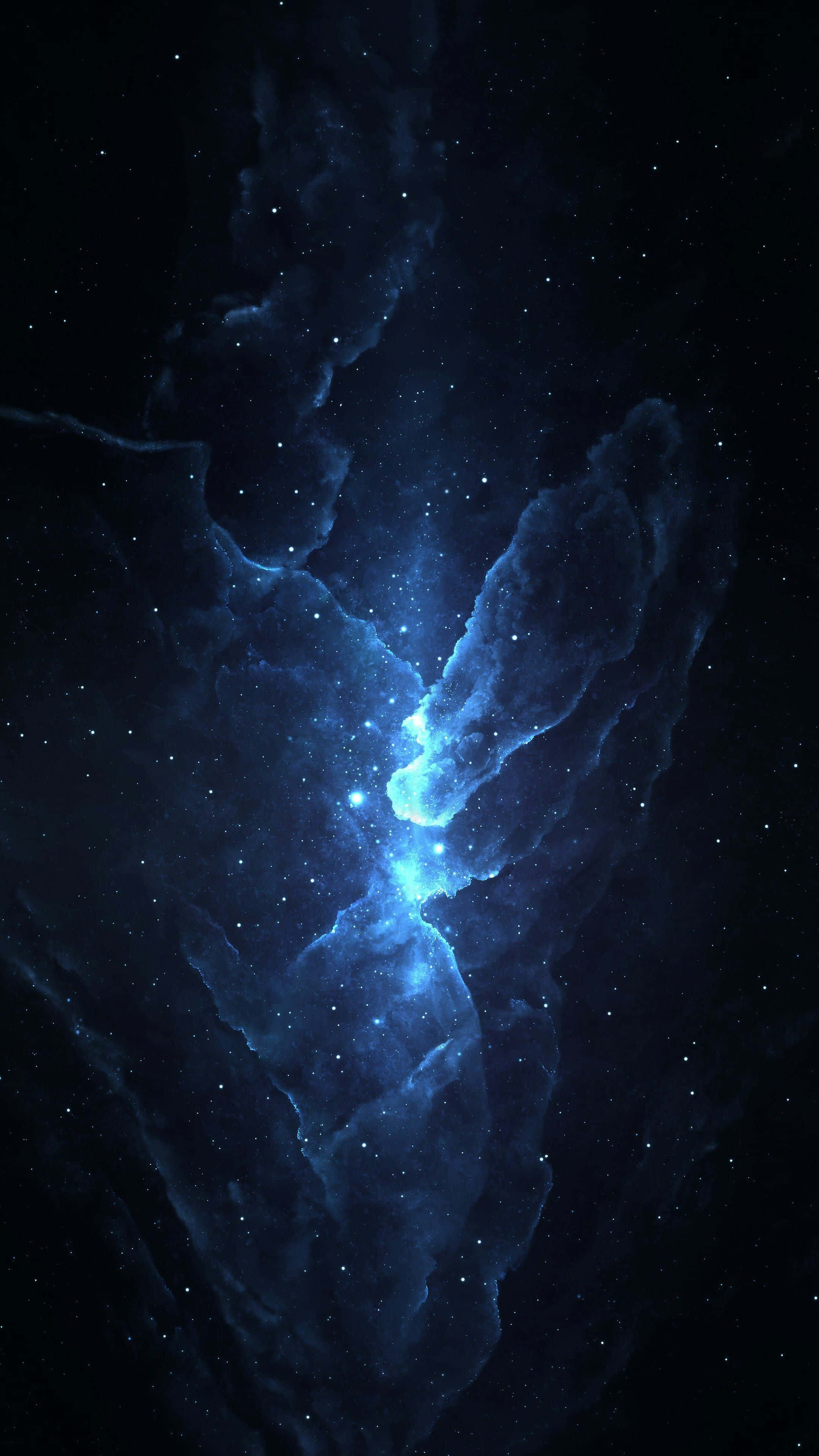 絢麗漸層幾何圖案 壁紙 — 一個發光的藍色星雲，帶有旋轉的宇宙雲和散落的星星，背景是深邃的黑色虛空。