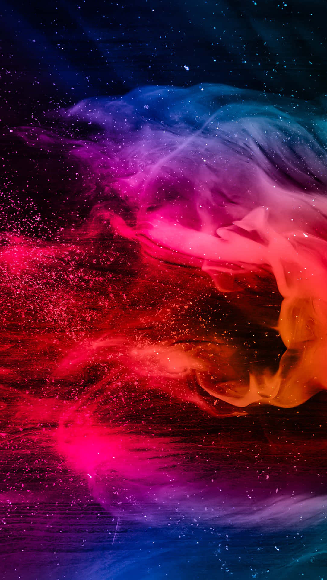 充滿活力的宇宙星雲，在繁星背景上呈現粉紅、橙色和藍色的旋轉雲層。