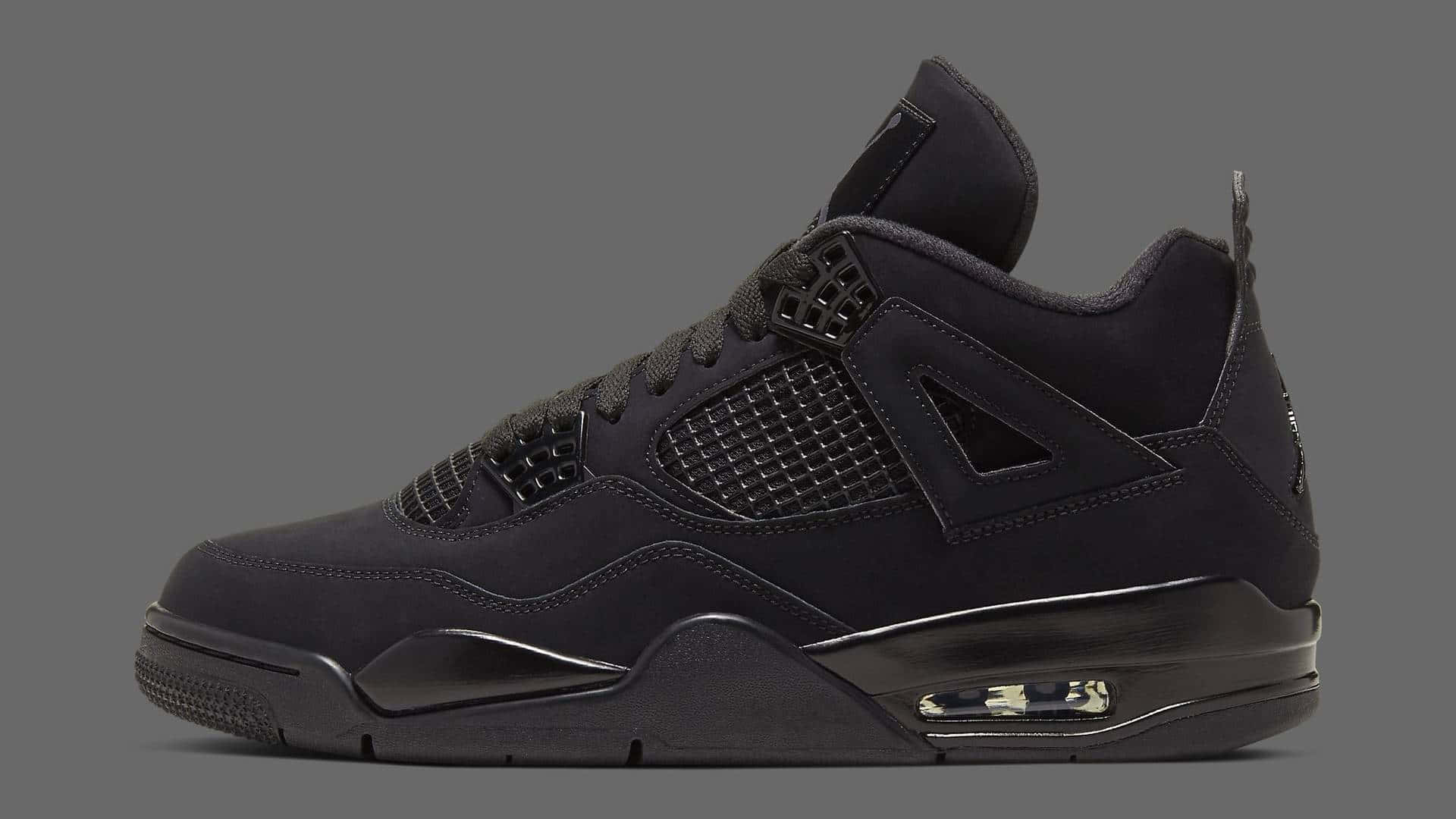 黑色Jordan 4運動鞋，配備可見式Air氣墊和紋理網眼面板。