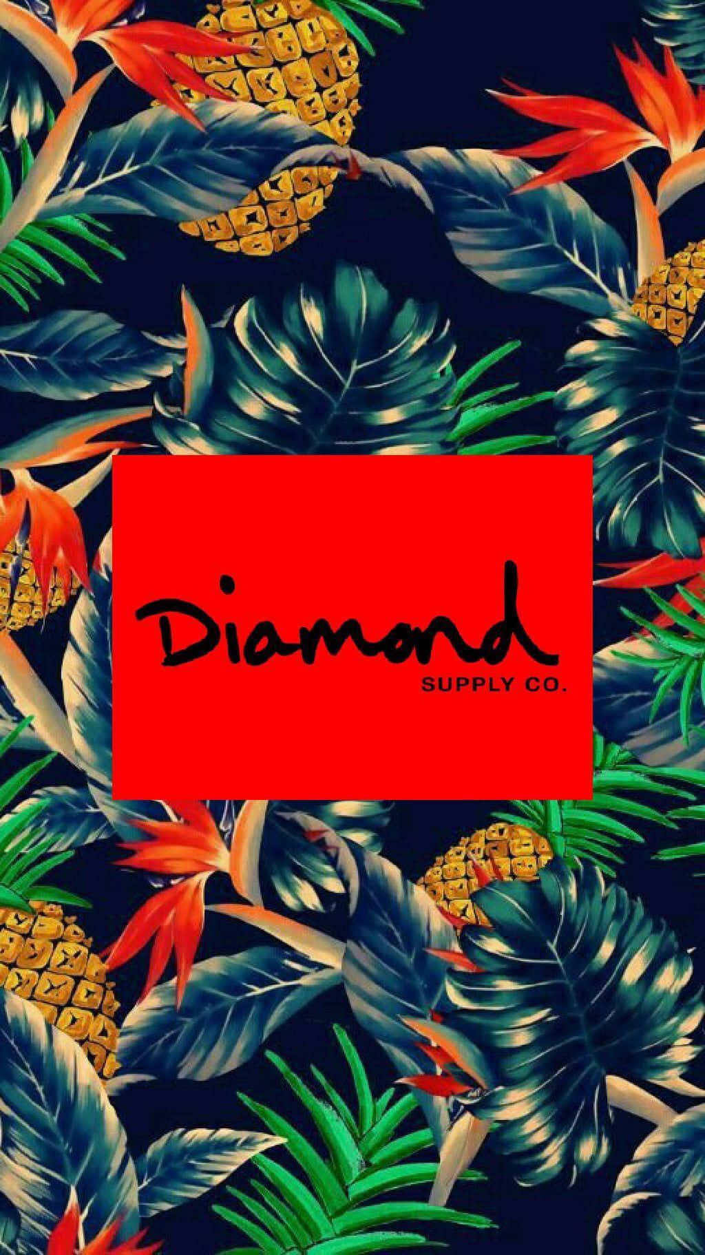 熱帶壁紙，菠蘿和花朵圍繞著紅色Diamond Supply Co.標誌。