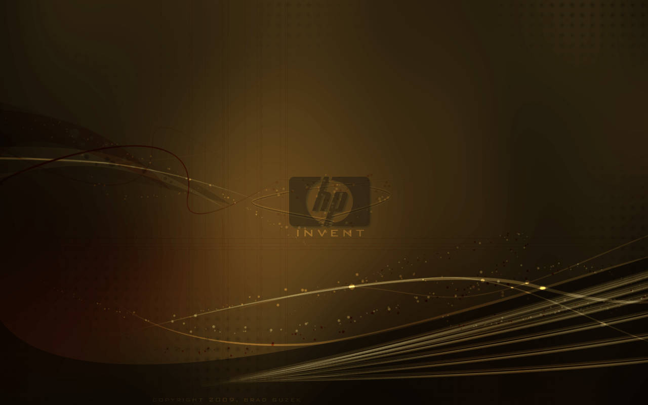 深色背景上，HP Invent 標誌周圍的抽象金色漩渦和粒子。