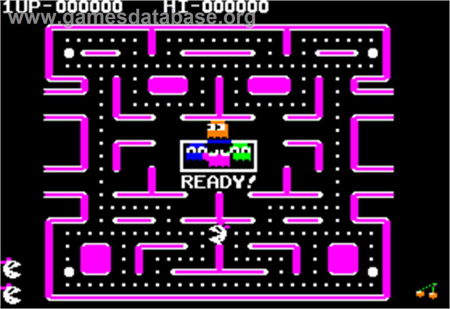 pac man 桌布 壁紙 — 經典 Pacman 遊戲畫面，帶有發光的粉紅色迷宮和四個準備追逐橙色玩家的鬼魂。