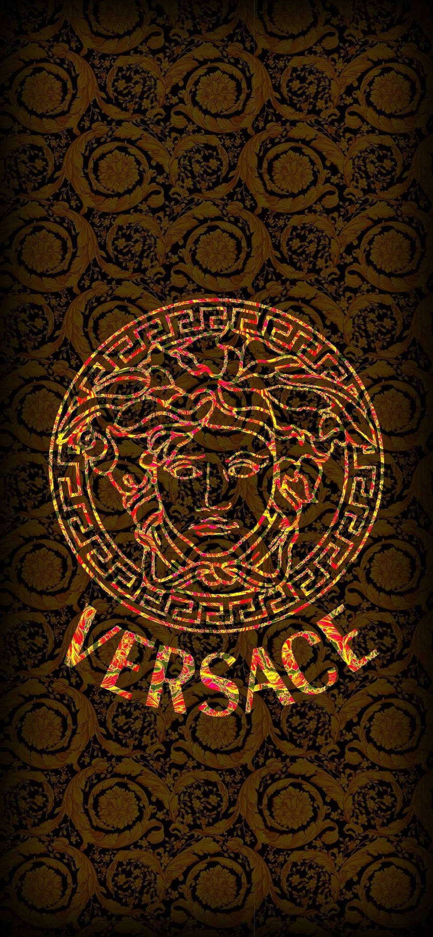 Versace 標誌，梅杜莎頭在深色圖案背景上閃耀金色和橙色。