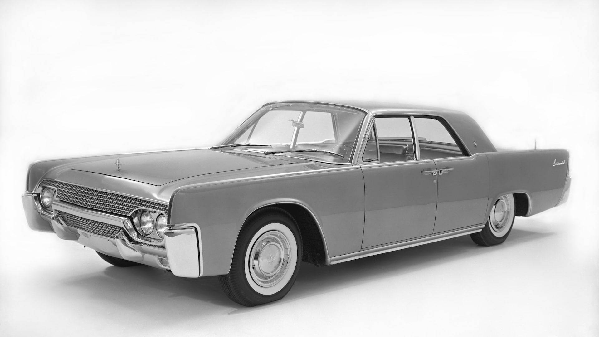 經典1956款林肯Continental 壁紙 — 經典1960年代美國轎車，配備鍍鉻格柵和白牆輪胎，在工作室拍攝。