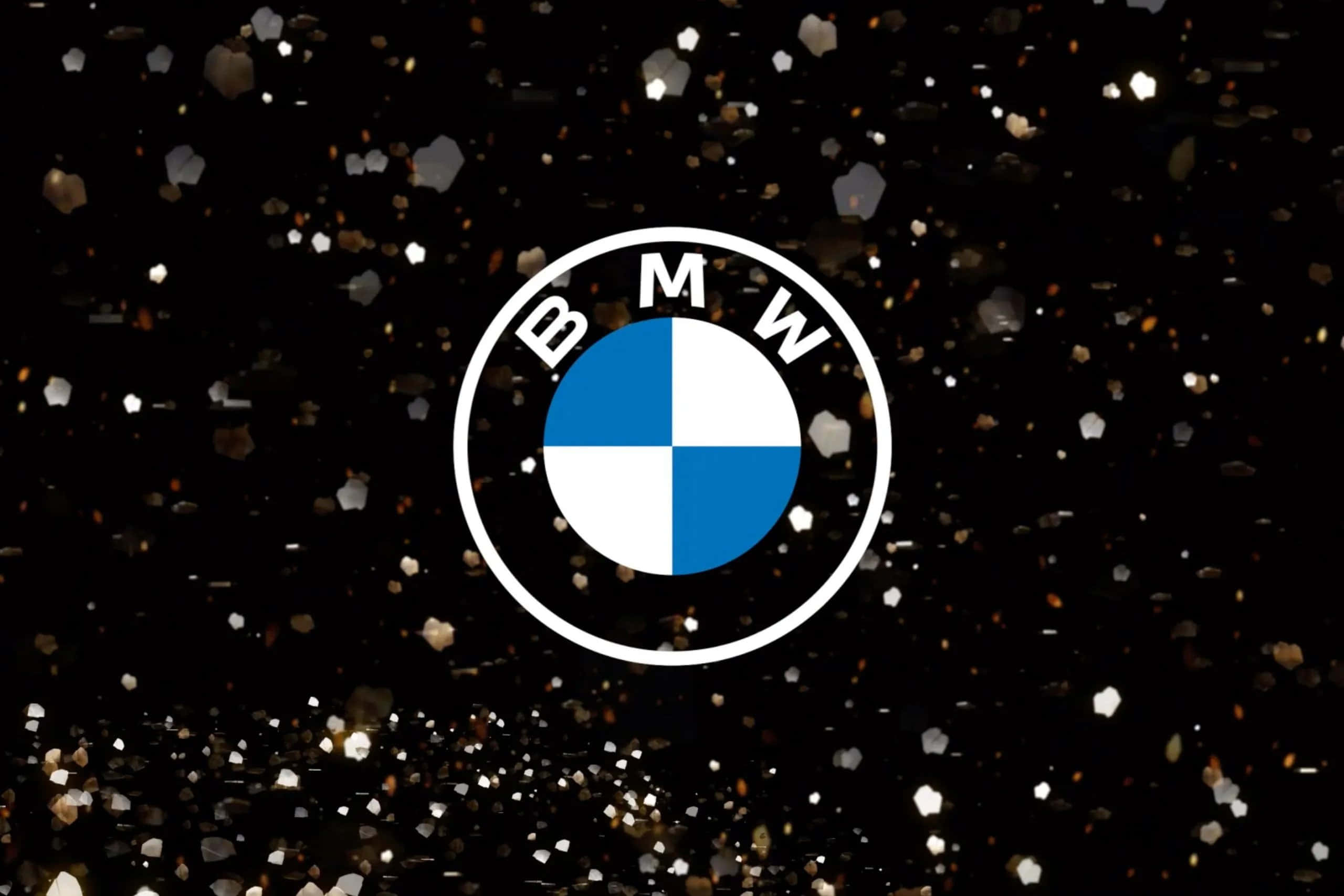 經典BMW標誌 壁紙 — BMW 標誌居中於黑色背景上，帶有閃爍的閃粉粒子。
