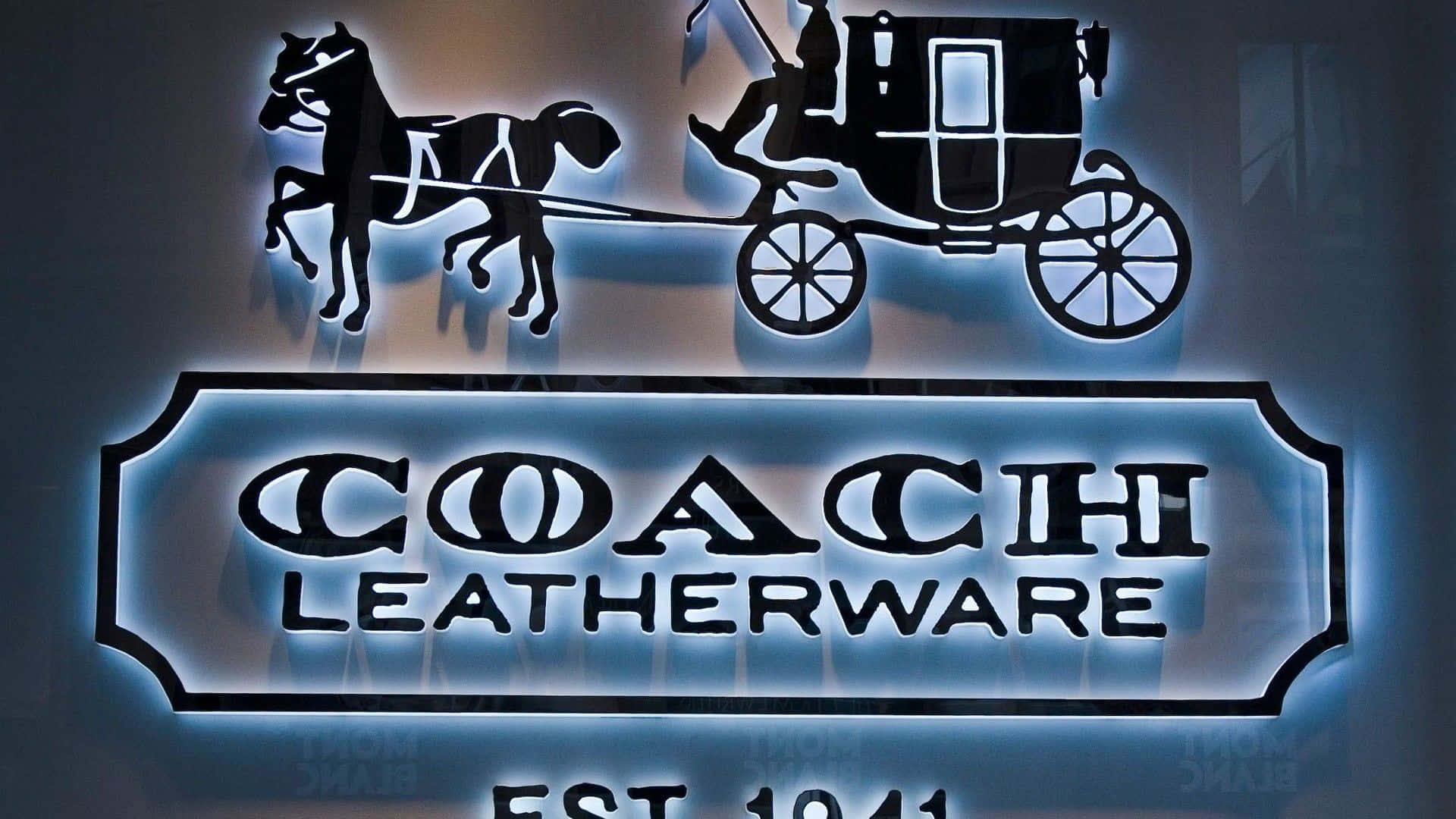Coach Leatherware 的霓虹招牌，帶有馬和馬車標誌。