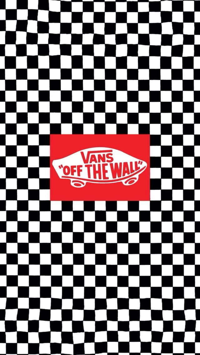 Vans Off The Wall標誌在波浪黑白格仔背景上。