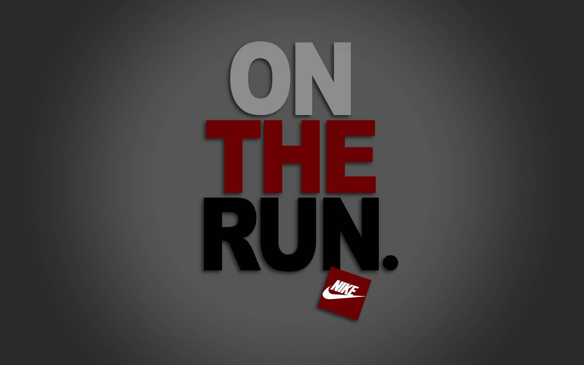 Nike口號「On The Run」以粗體文字和標誌顯示在深灰色背景上