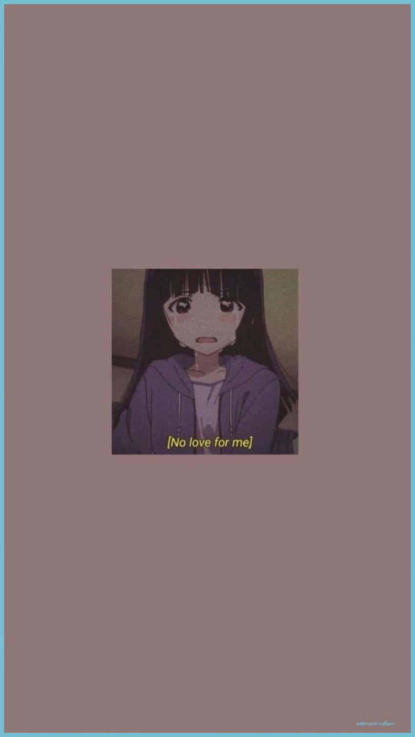 穿著紫色連帽衫的動漫女孩在棕色背景上看起來悲傷，上面寫著 no love for me。