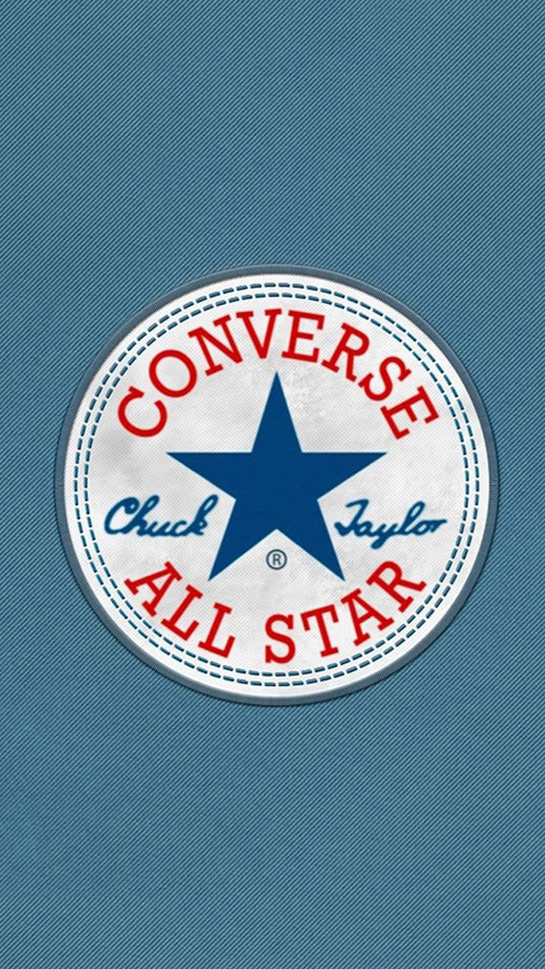 Converse All Star 標誌貼片在青綠色布料背景上
