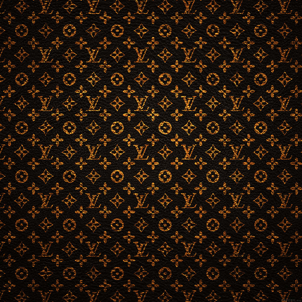 帶有金色 Louis Vuitton 字母組合圖案的黑色皮革