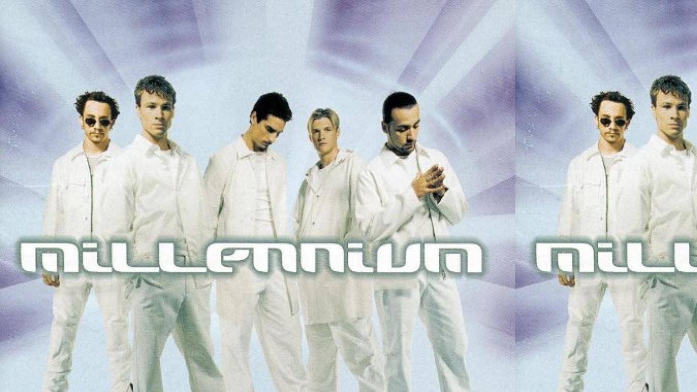 五個身穿白色服裝的男人在發光的未來感背景前擺姿勢，帶有「millennium」文字。
