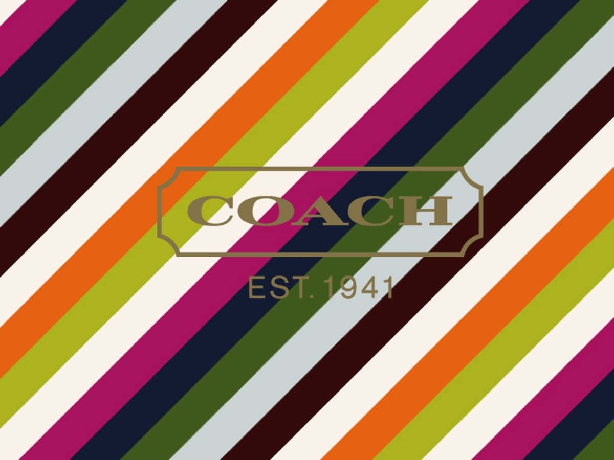彩色對角線條背景，帶有 Coach 品牌標誌和成立年份。