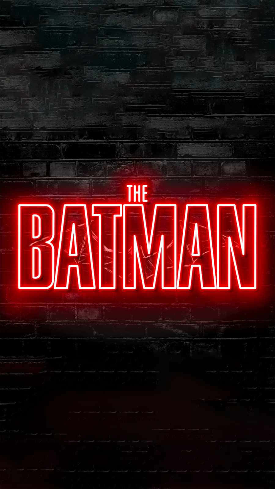 經典紅色蝙蝠俠標誌 壁紙 — 大膽的紅色霓虹燈牌拼寫著「THE BATMAN」，在黑暗粗糙的磚牆上發光，營造出 gritty 的城市氛圍。