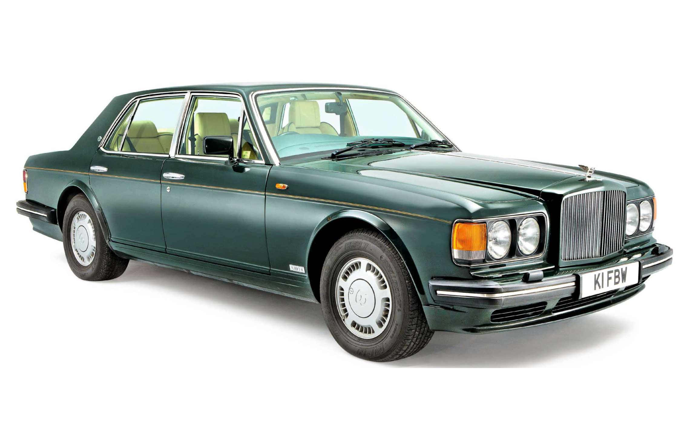 Bentley Eight 桌布 壁紙 — 經典綠色賓利轎車，配以奶油色內飾和鍍鉻飾邊，在純白背景前拍攝。
