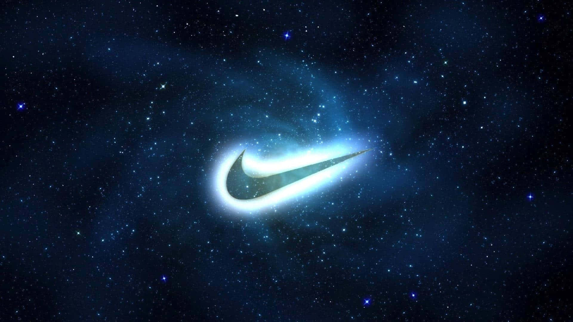Nike swoosh標誌如一顆發光的彗星，在佈滿星辰的太空星雲中。