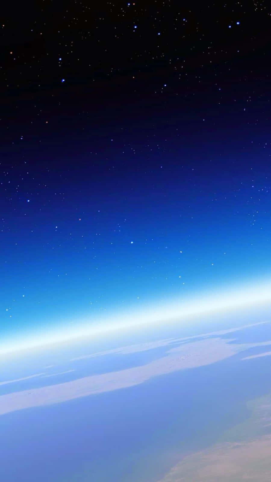 從太空看到地球彎曲的地平線，上方有繁星點點的夜空。