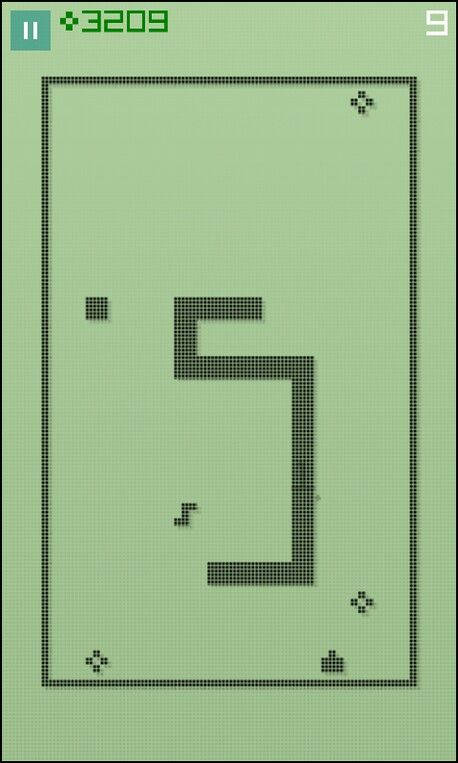 復古像素遊戲顯示數字五，帶有分數和暫停控制。