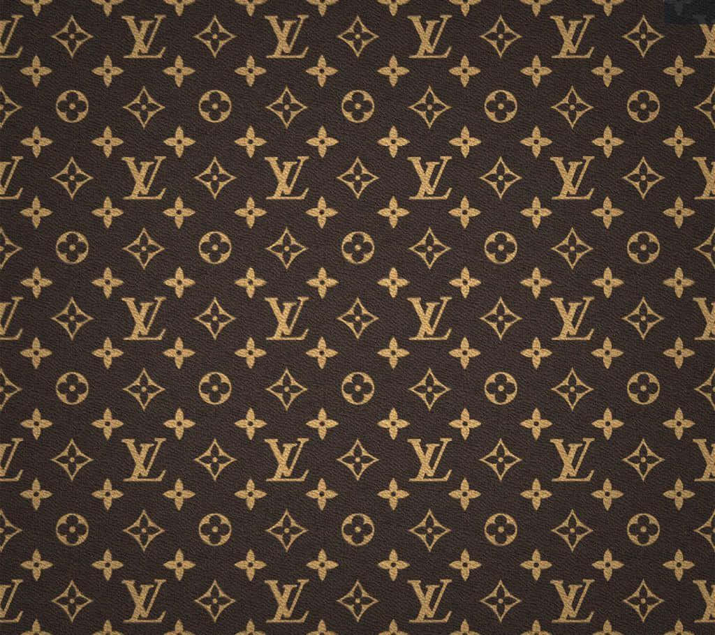 帶有金色標誌和花卉設計的棕色 Louis Vuitton 字母組合圖案。