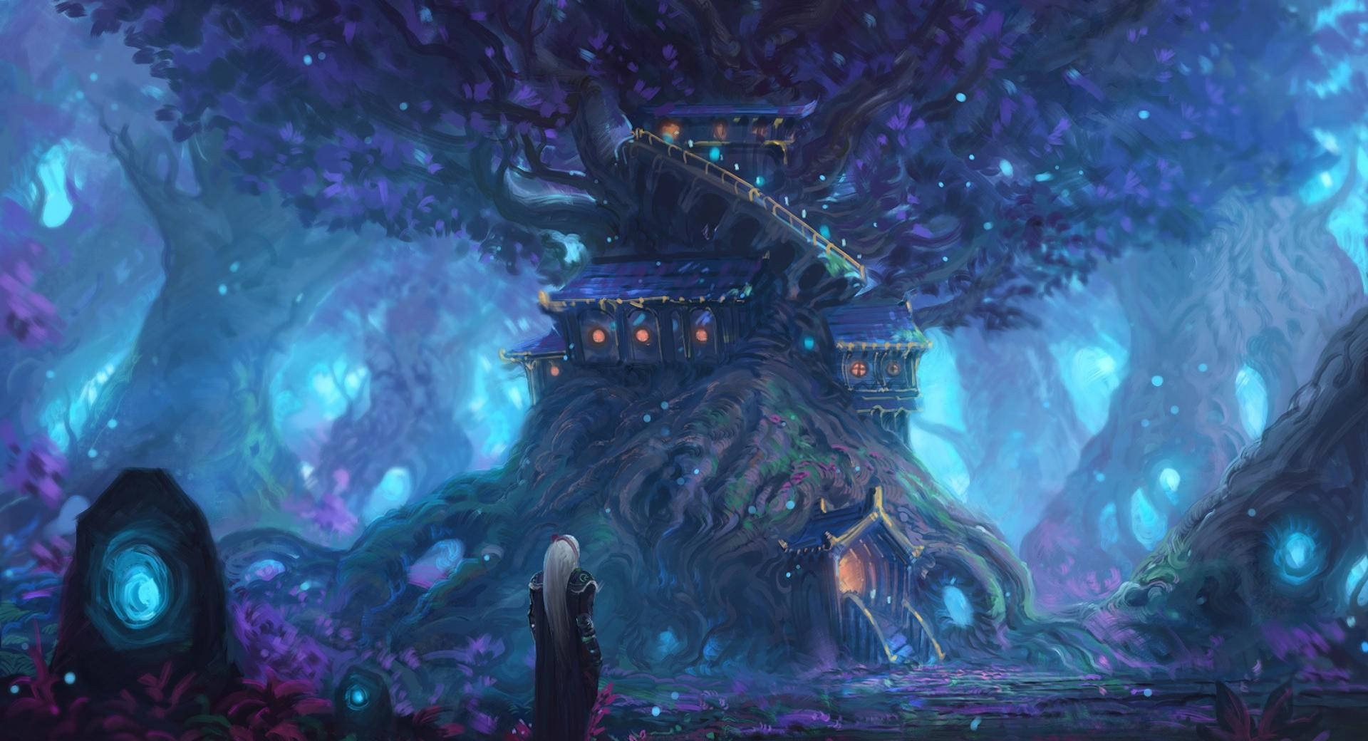 經典魔獸世界生命之樹 壁紙 — 一個孤獨的身影站在一個神秘的樹屋前，樹屋散發著溫暖的光芒，周圍是超現實的森林，樹木發出藍色和紫色的光芒。