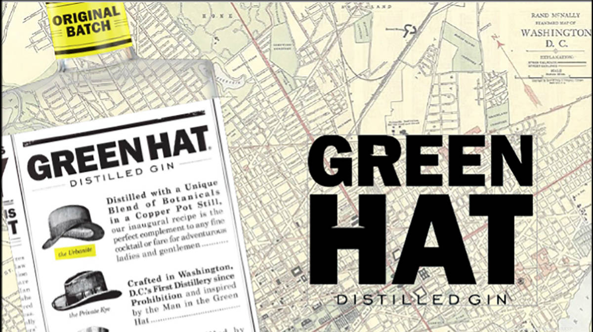 Green Hat Distilled Gin 廣告在復古華盛頓特區地圖背景上。