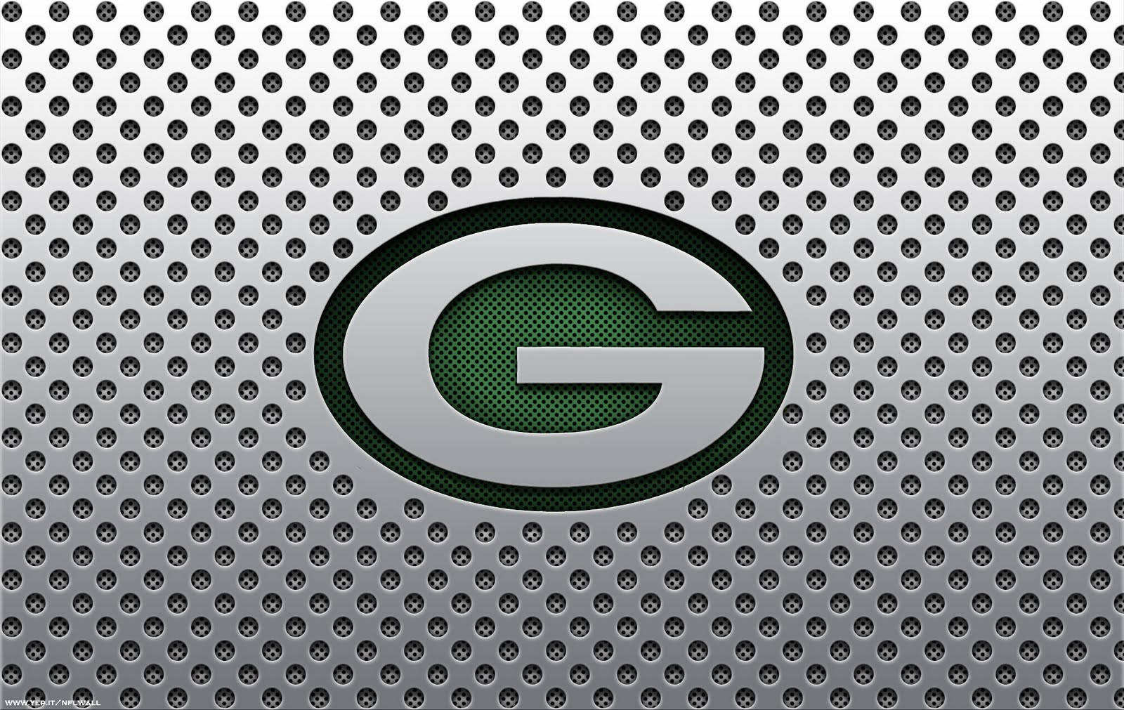穿孔金屬背景上的 Green Bay Packers 標誌
