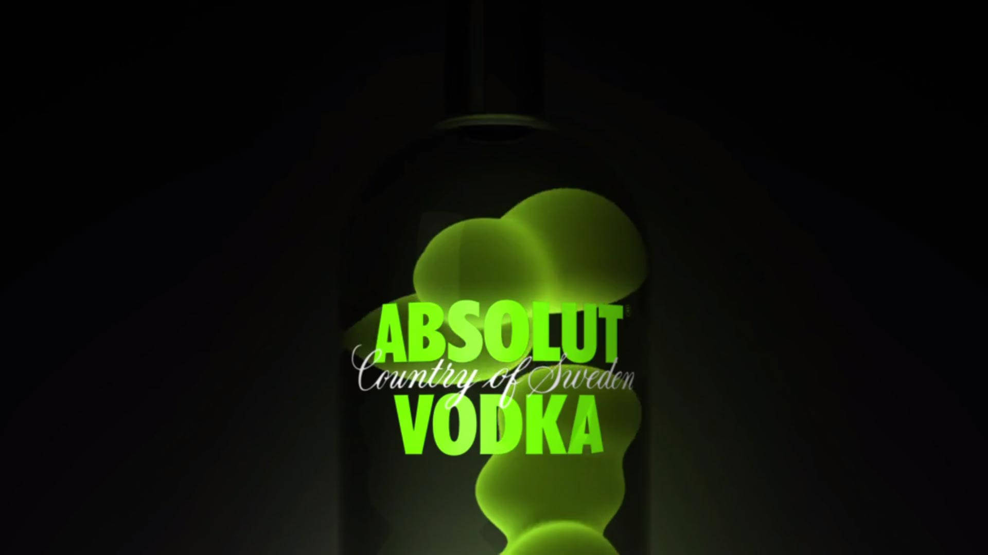 一個發光的綠色Absolut Vodka酒瓶在黑色背景上。