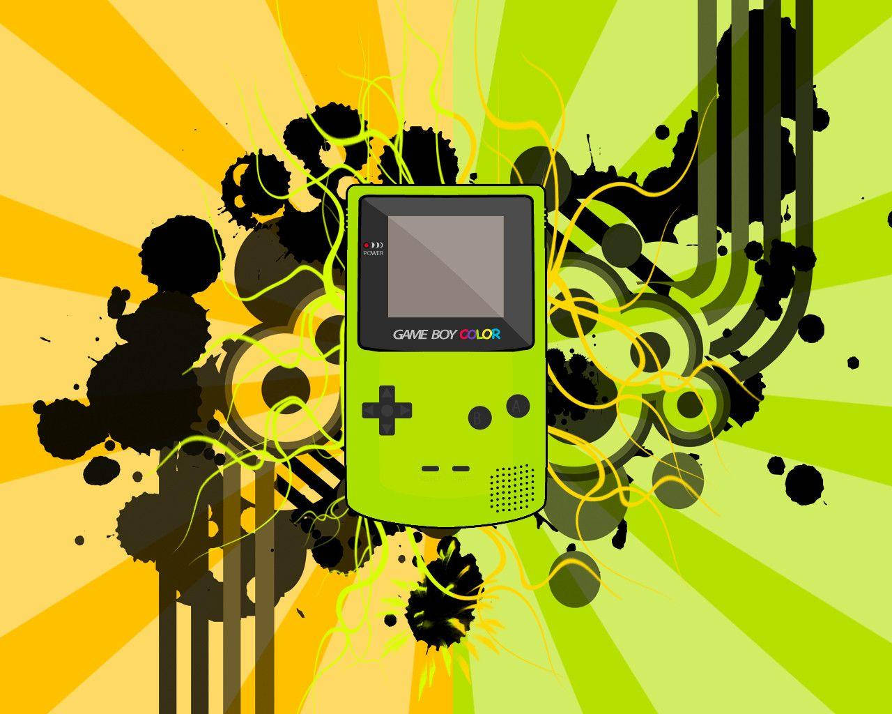 綠色Game Boy Color搭配抽象藝術 壁紙 — 一部青檸綠色的Game Boy Color在燦爛的太陽光背景下，迸發出充滿動感的黃色和黑色潑濺圖案。