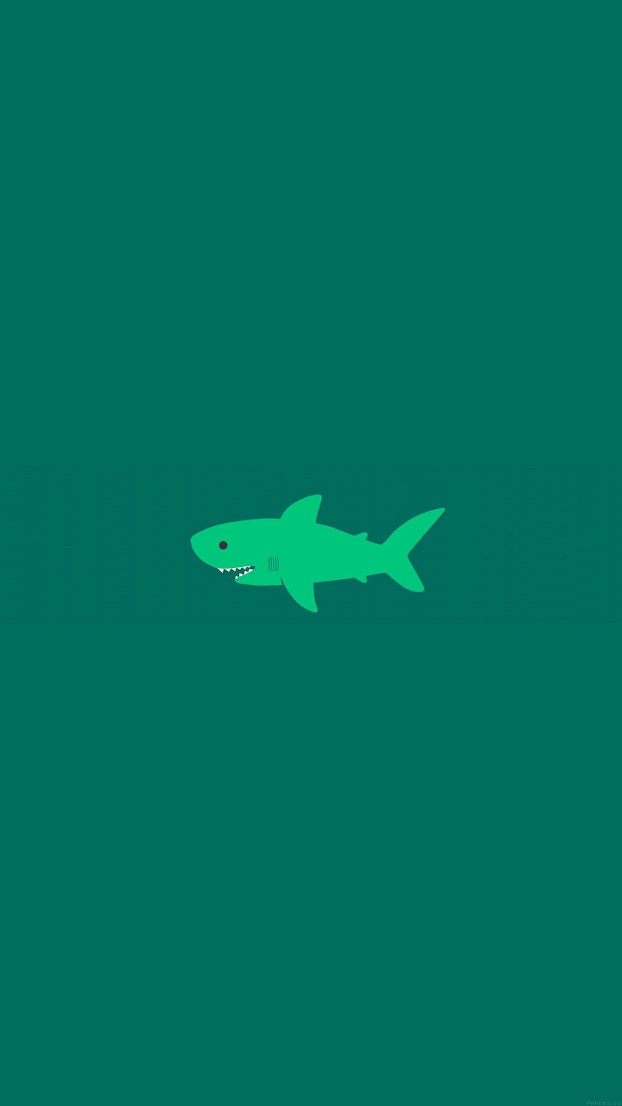 綠色小鯊魚極簡iPhone圖片 壁紙 — 一個簡約的綠色鯊魚圖示在純色藍綠色背景上獨自游動。