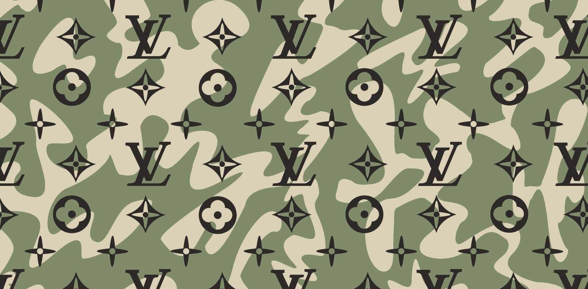 橄欖綠和米色迷彩圖案，帶有重複的 Louis Vuitton 標誌。