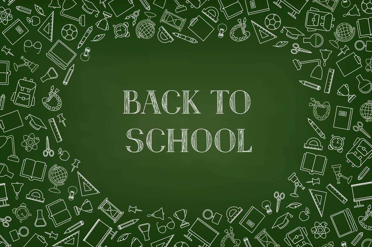 綠色黑板，上面有「BACK TO SCHOOL」文字，周圍有學校相關圖標。