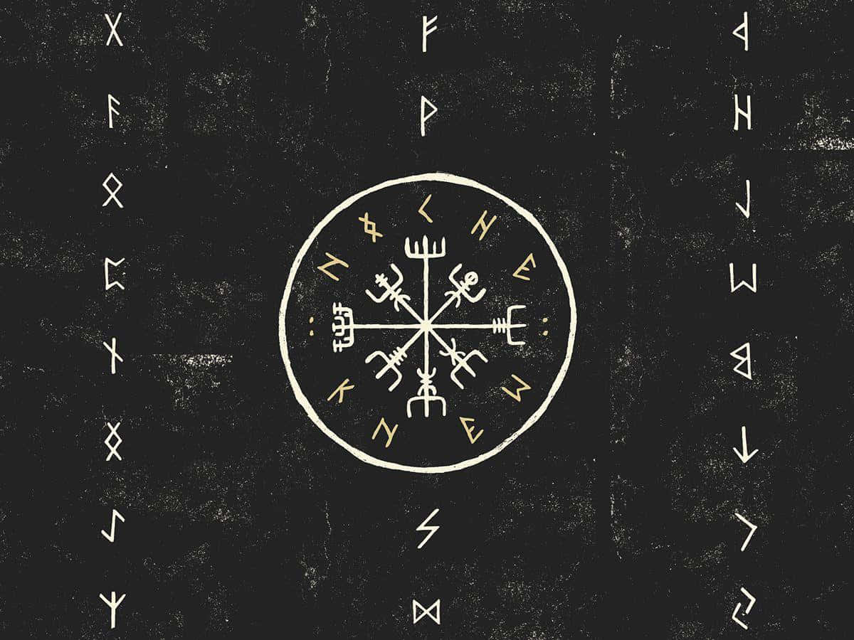 Symbolism 桌布 壁紙 — 維京指南針玫瑰，帶有白色和金色的符文符號，刻在紋理黑色背景上。